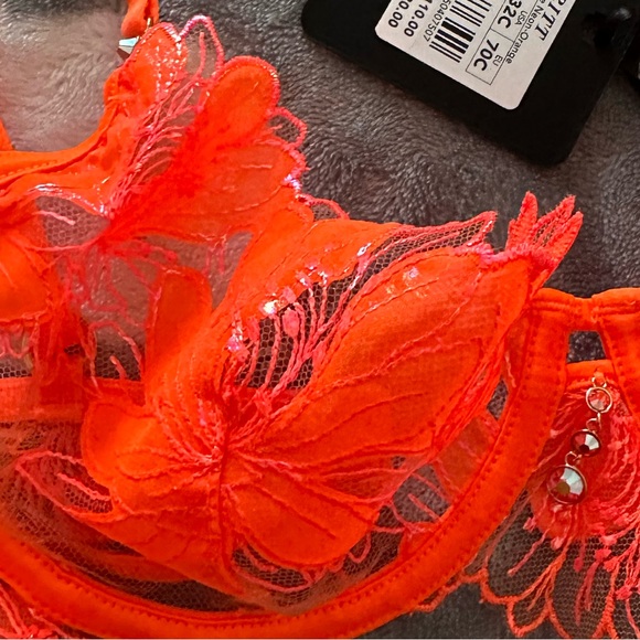 BRITT
ORANGE BRA - Picture 13 of 13
